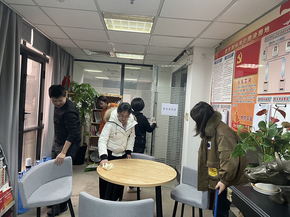 銅冠金源期貨有限公司黨支部開展義務(wù)勞動主題實(shí)踐活動