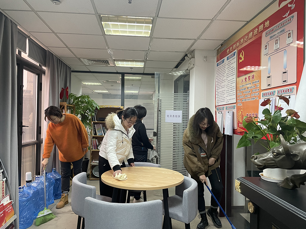 銅冠金源期貨有限公司黨支部開展義務(wù)勞動主題實(shí)踐活動