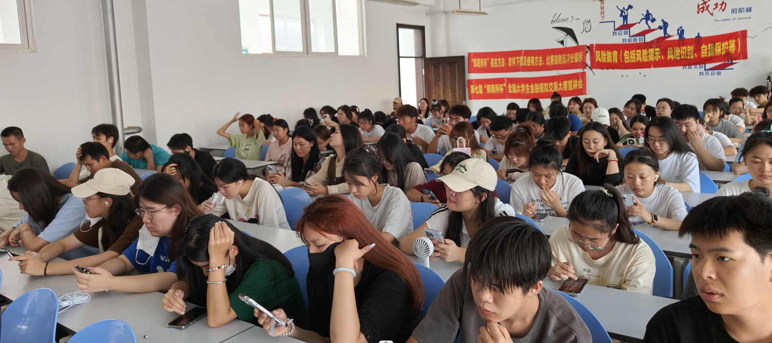 “期貨知識進(jìn)校園”暨第七屆“鄭商所杯”全國大學(xué)生金融模擬交易大賽宣講會新聞稿